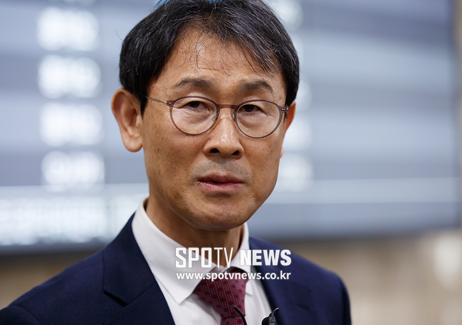 [포토S] 동아시안컵 마치고 귀국한 윤덕여 감독