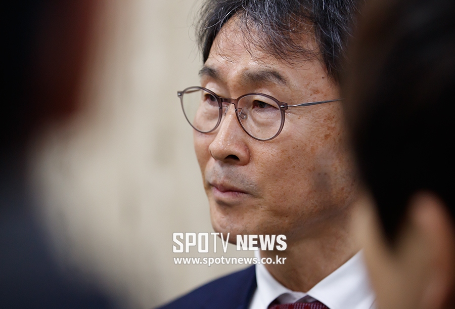 [포토S] 윤덕여 감독, '아쉬운 대회를 마치고'