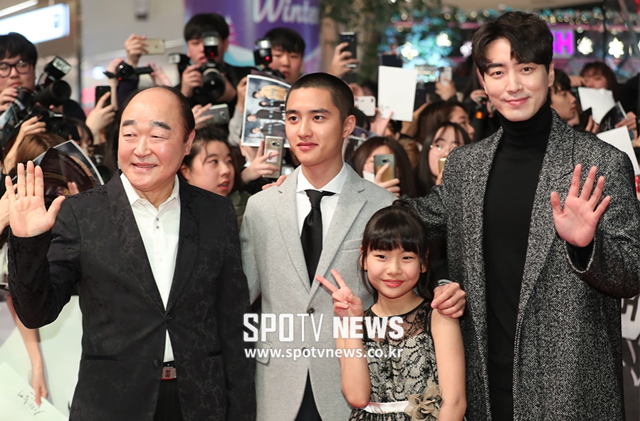 [포토S] 선배 배우들과 레드카펫에 오른 도경수