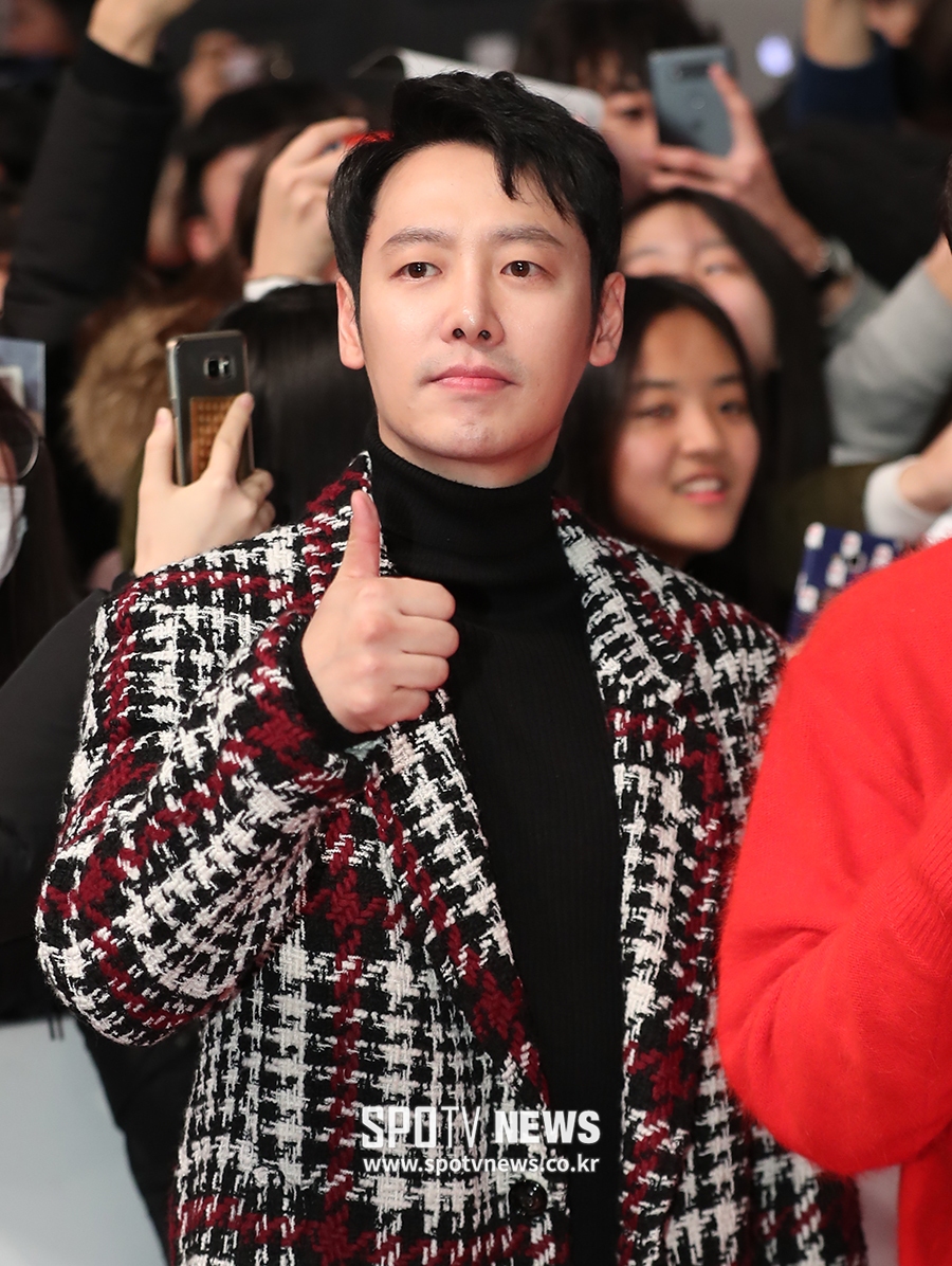 [포토S] 김동욱, 엄지 척
