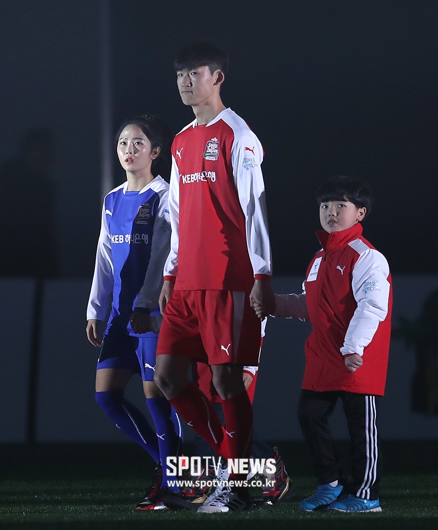 [포토S] 이민아, 꽃미모 뽐내며 홍명보 자선축구대회 참석