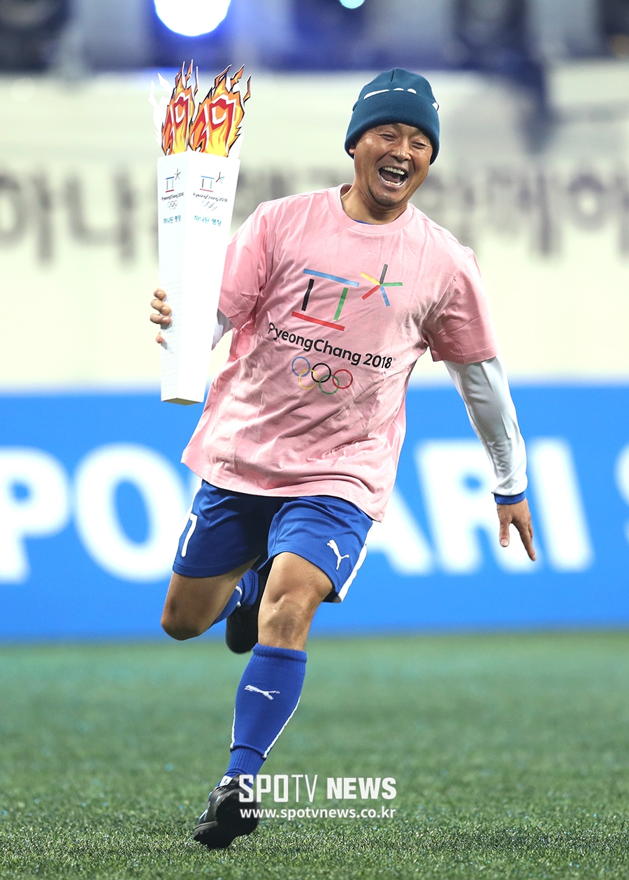 [포토S] 해맑게 달리는 이봉주