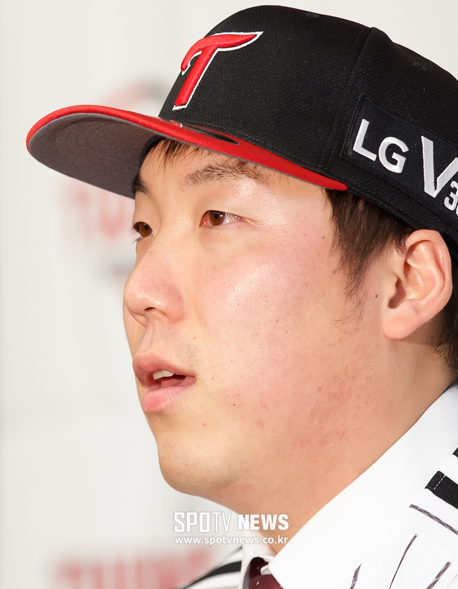 [포토S] 김현수, 촉촉히 젖은 눈동자