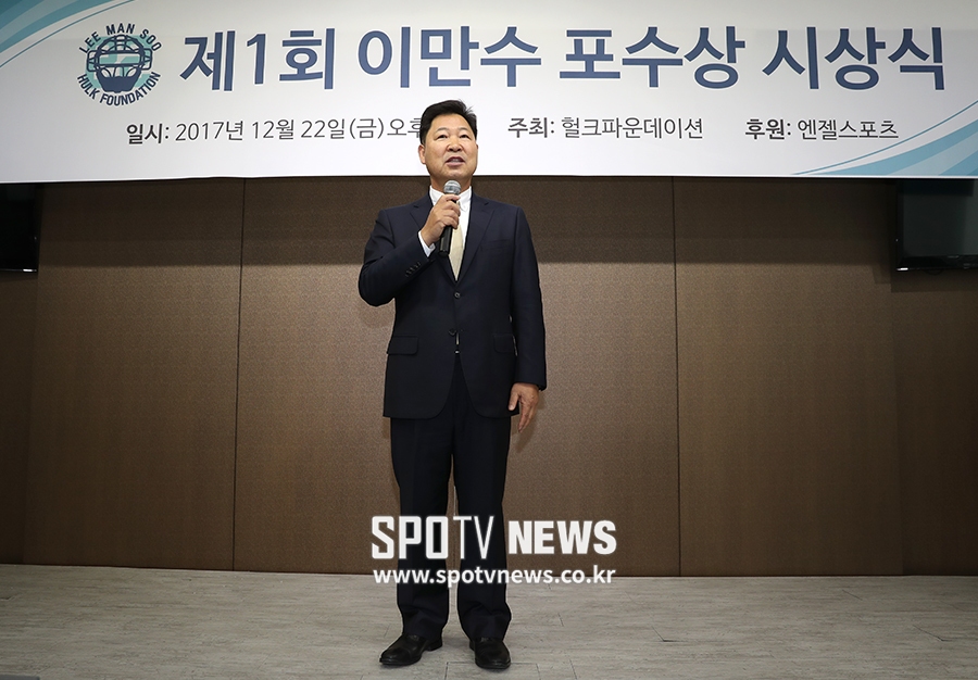 [포토S] 인사말 하는 이만수 전 감독