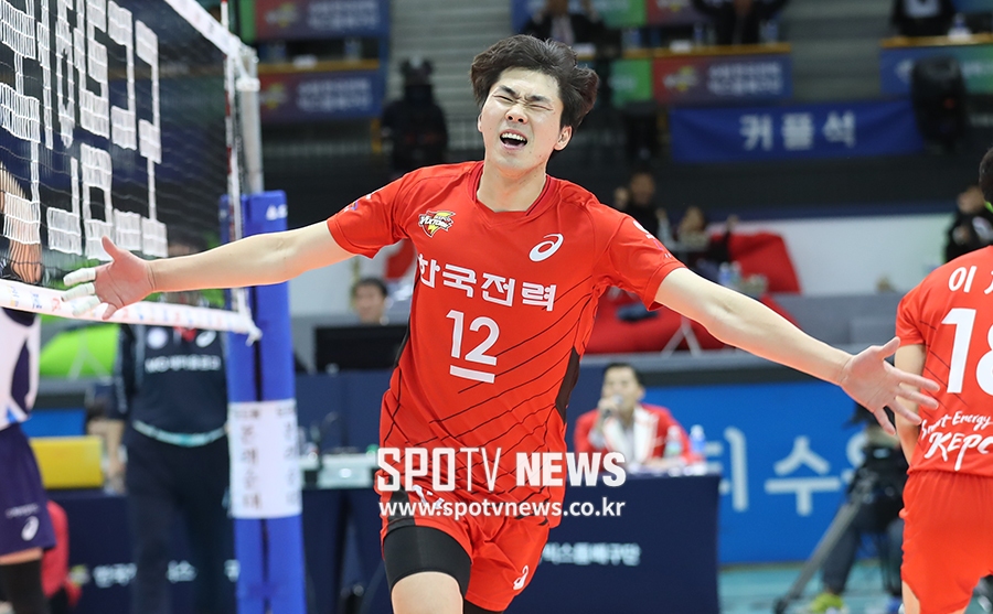 [포토S] 전광인, 5세트 접전 끝내는 한국전력 히어로