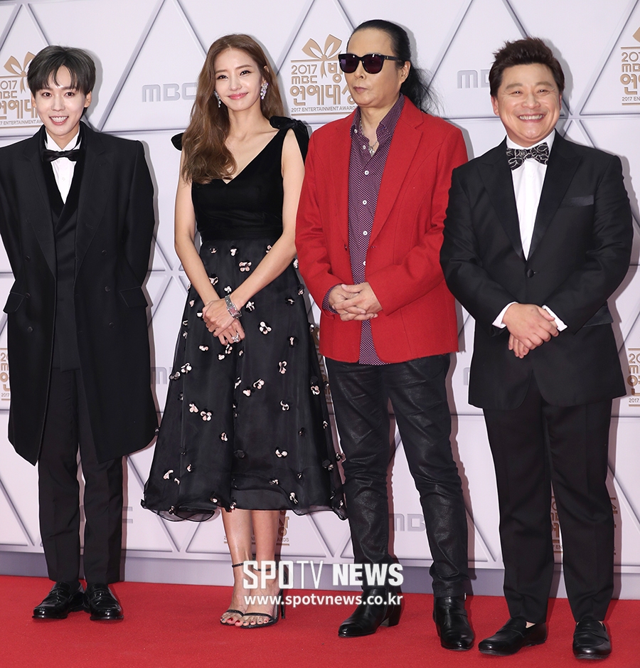 [포토S] 포즈 취하는 오지의 마법사팀