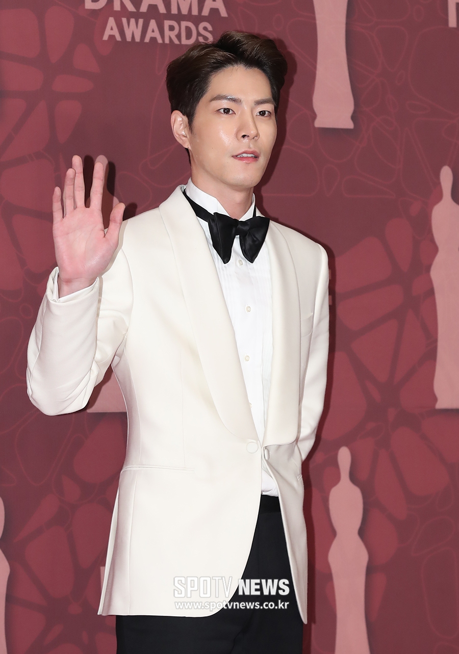 [포토S] 홍종현, 훤칠한 턱시도 자태