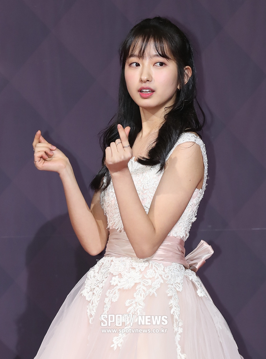 [포토S] 포즈 취하는 배우 김지민