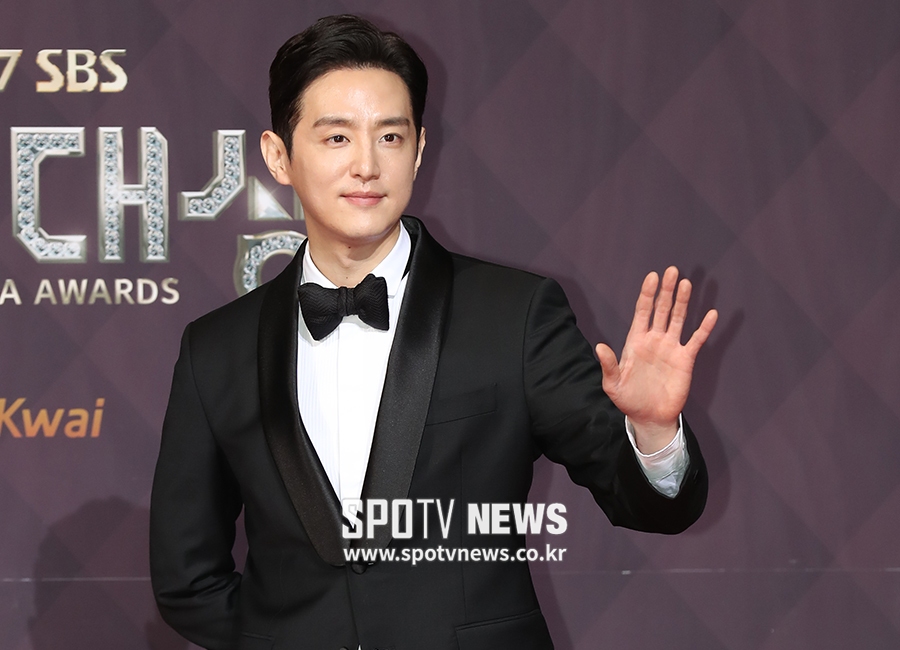 [포토S] 권율, 가볍게 머금은 미소