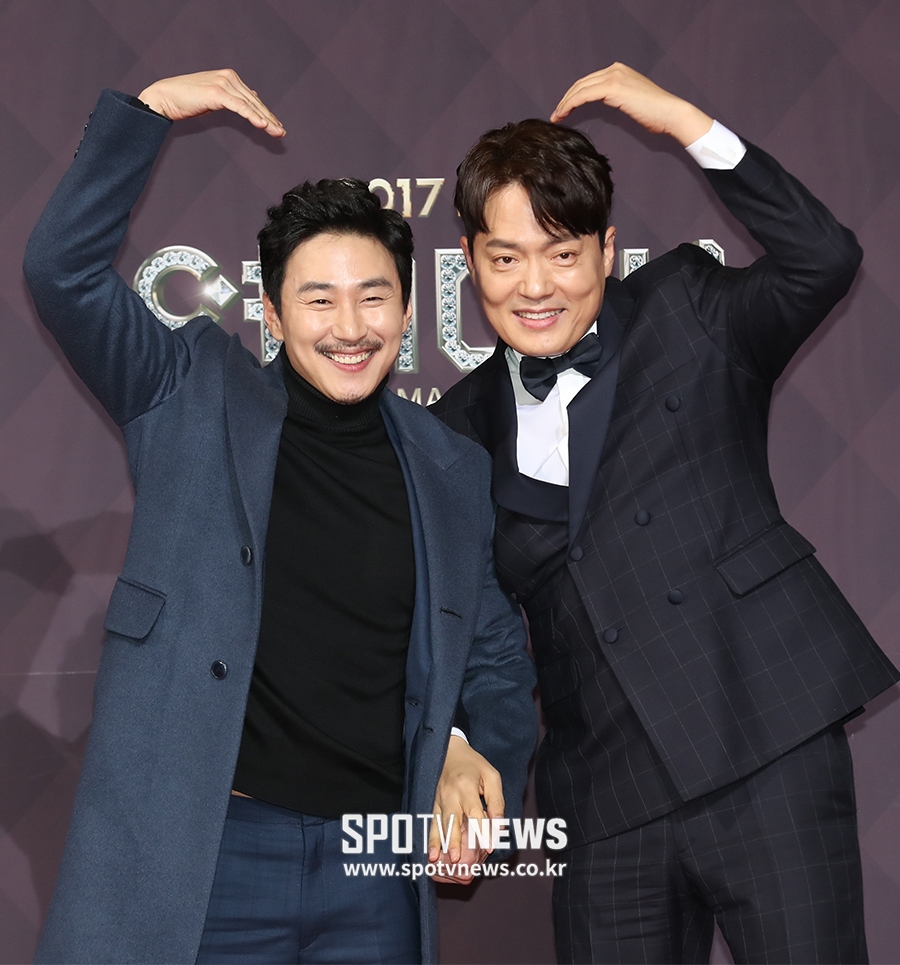 [포토S] 김형묵-허재호, 하트 만드는 상남자들
