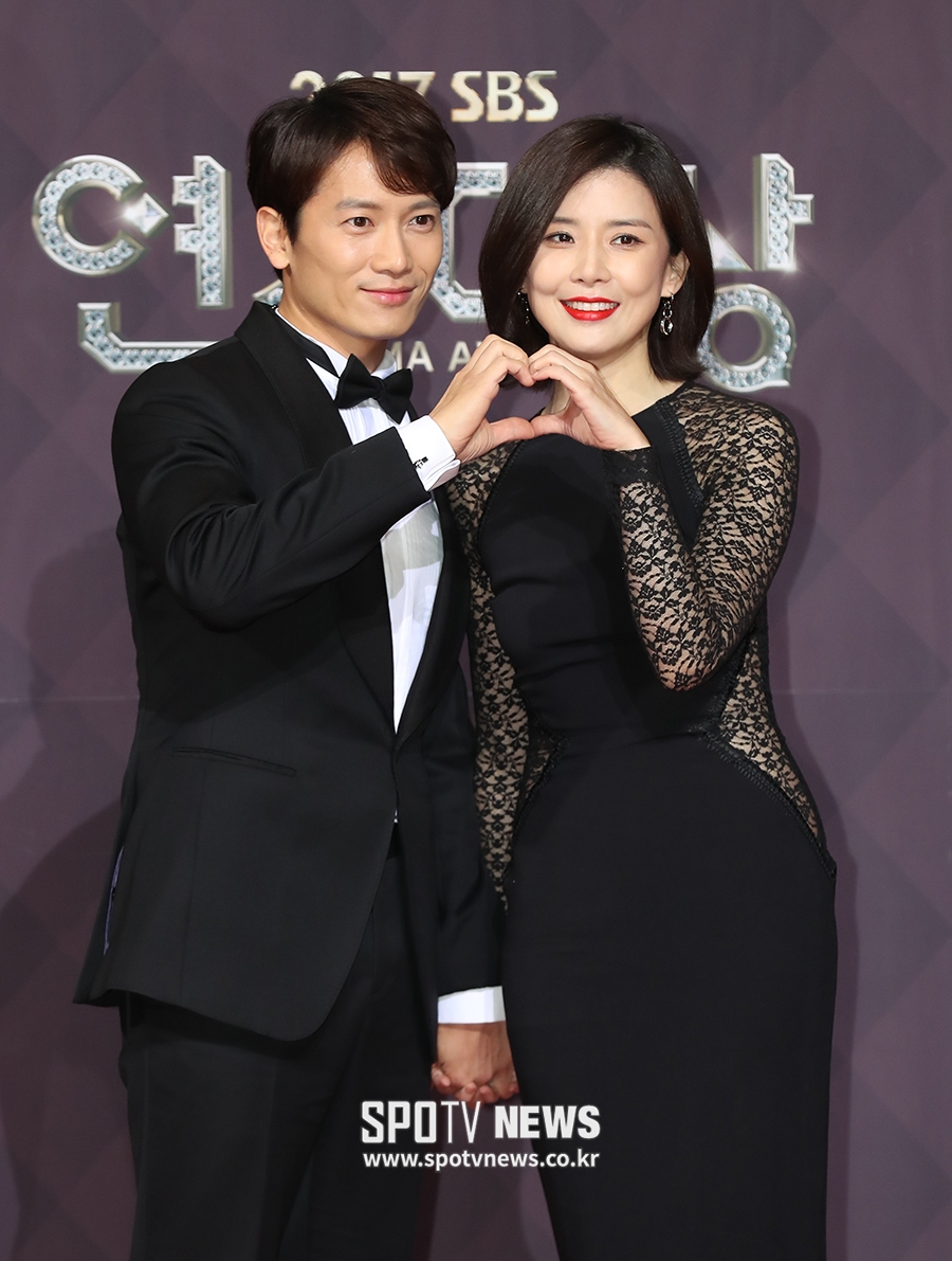 [포토S] 지성-이보영, 포토월에 오른 비주얼 부부