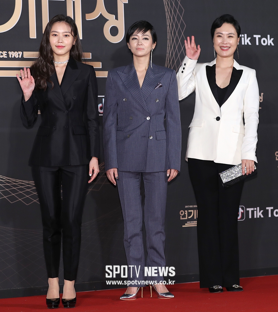 [포토S] 최리-전익령-김재화, 슈트 입은 미녀들