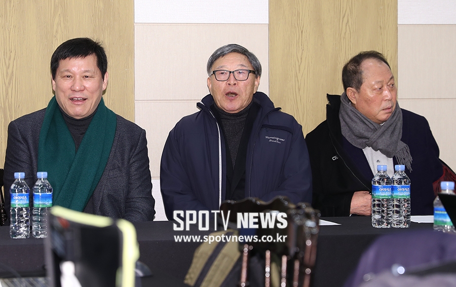 [포토S] KBO 총재 이취임식 참석한 허구연-김응룡 감독