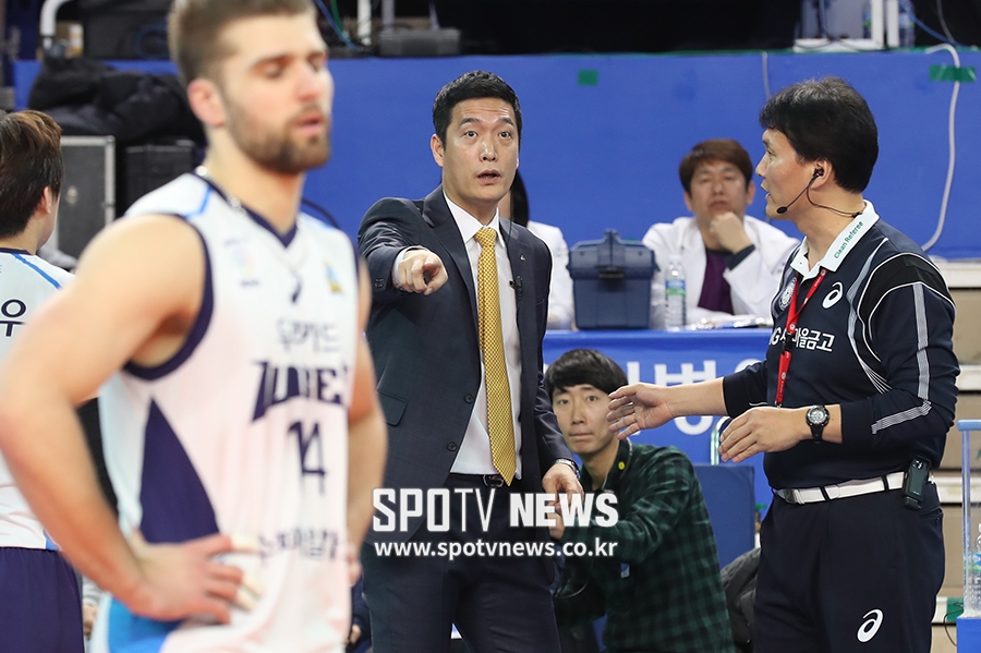 [포토S] 김상우 감독, '라인 침범이 아니라고요?'