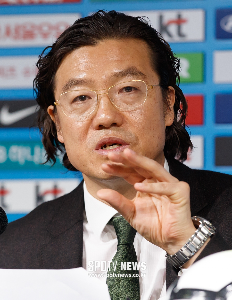 [포토S] 김판곤 선임위원장, '감독 선임 전권 위임 받아 활동'