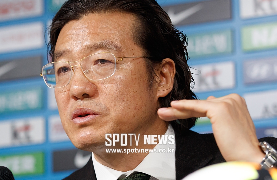 [포토S] 도쿄 올림픽 감독 선임에 대한 질문에 답하는 김판곤 선임위원장