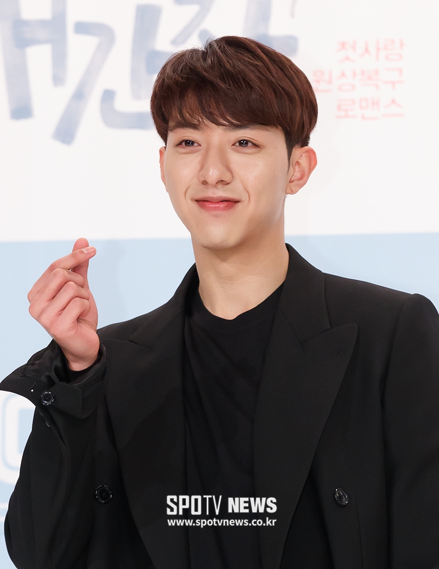 [포토S] 이정신, 매력남의 손하트