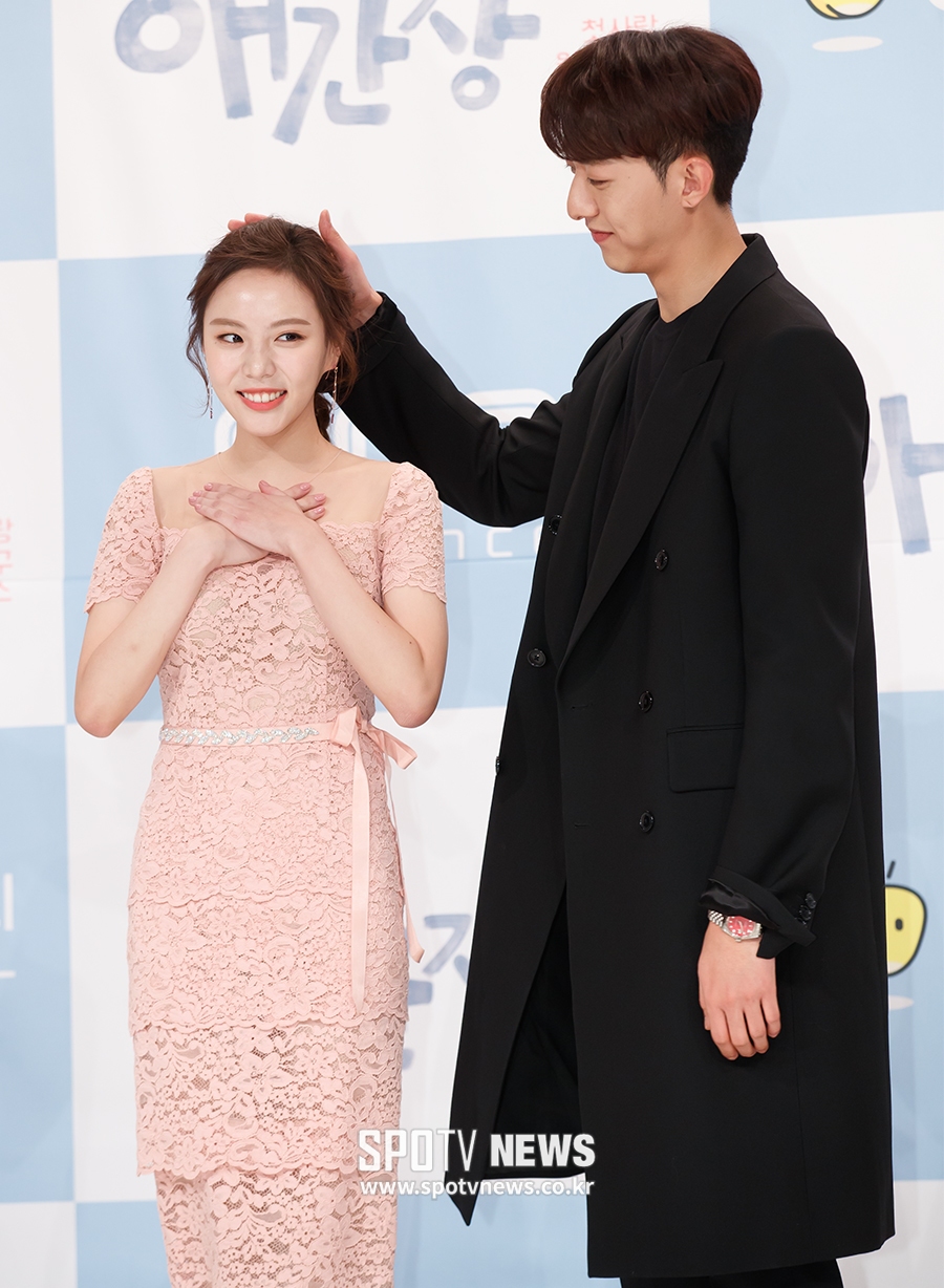 [포토S] 이정신, 이열음을 쓰담쓰담