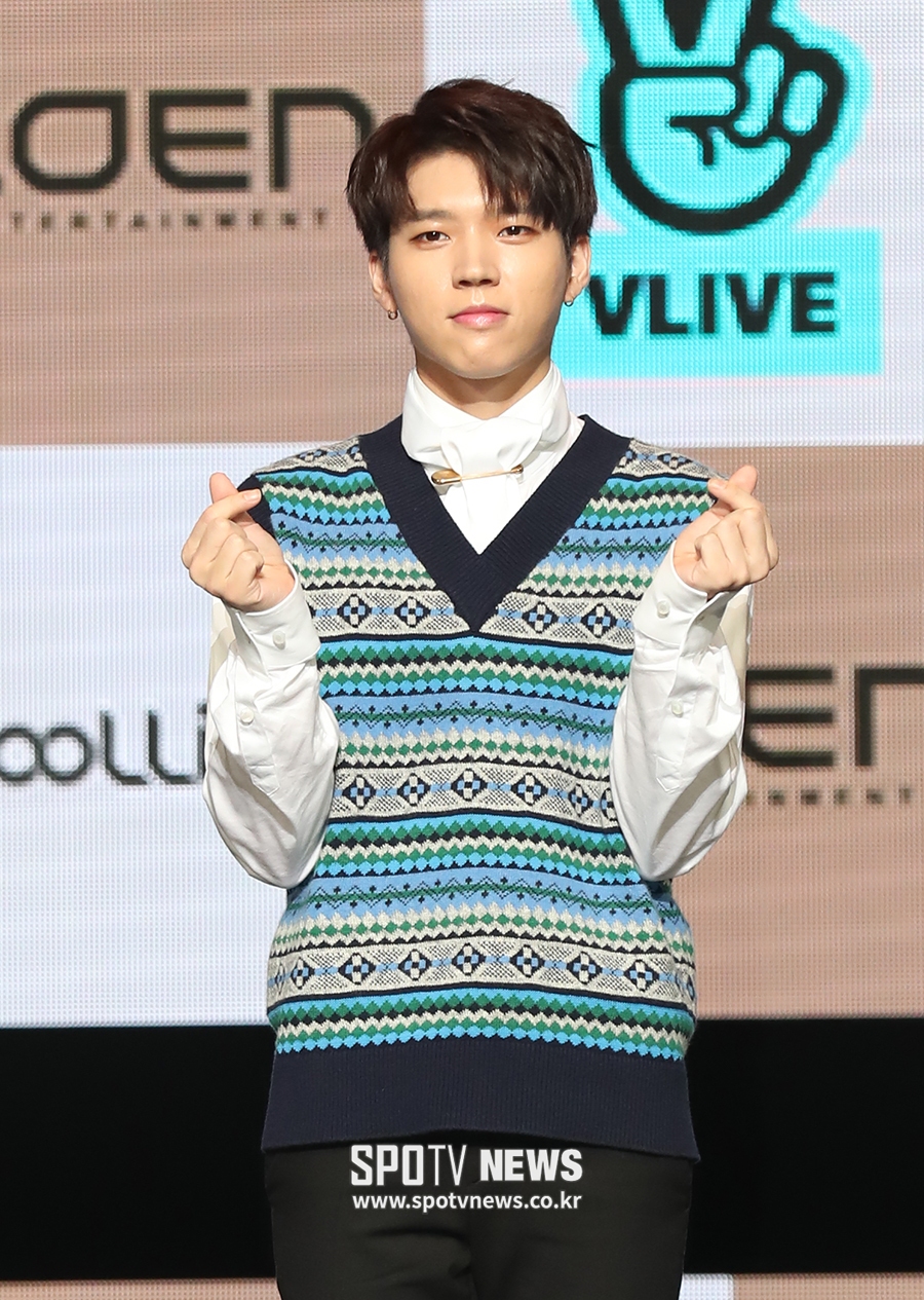[포토S] 인피니트 우현, 부드러운 손하트