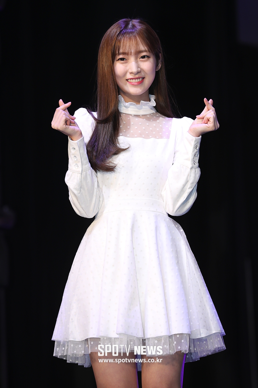 [포토S] 오마이걸 아린, 애교 하트 발사