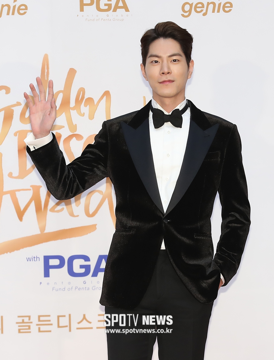 [포토S] 홍종현, 젠틀한 손인사