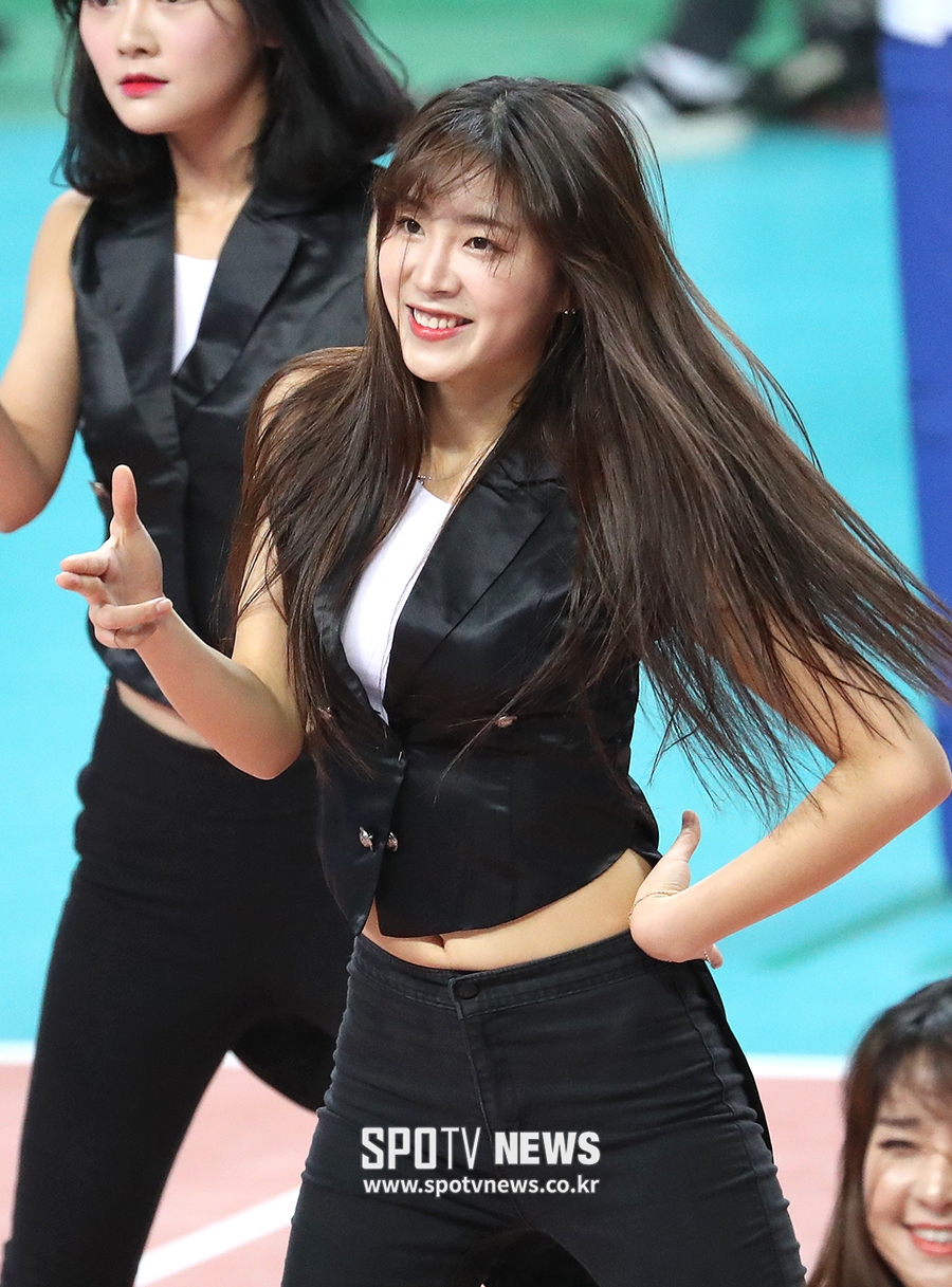 [포토S] 치어리더 안지현, '예쁜 지현이 두고 가시나'