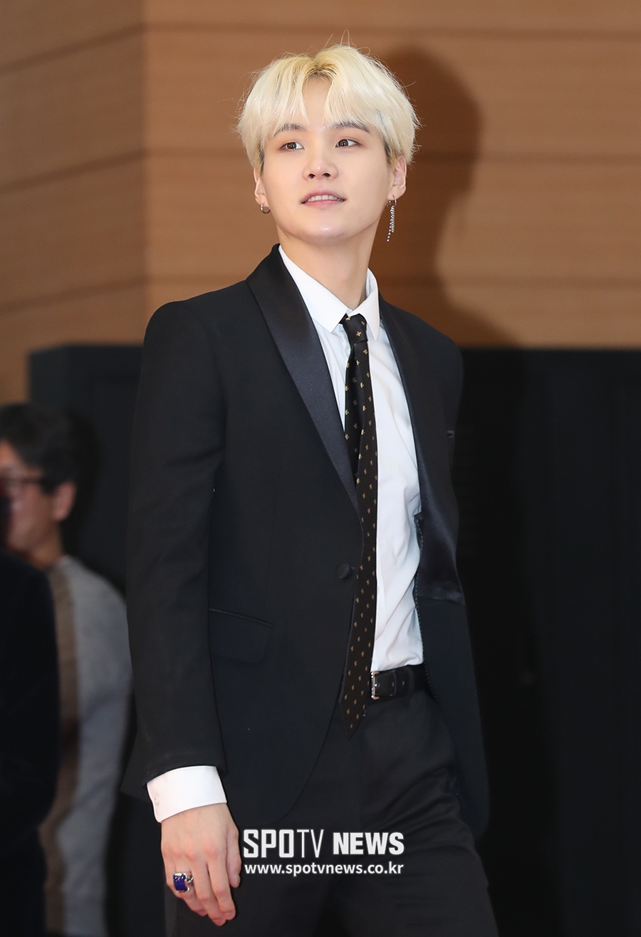 [포토S] 포토월에 오르는 방탄소년단 슈가