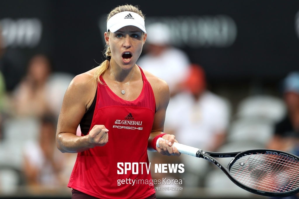[WTA] '부활' 케르버, 9개월 만에 결승행…바티와 우승 경쟁