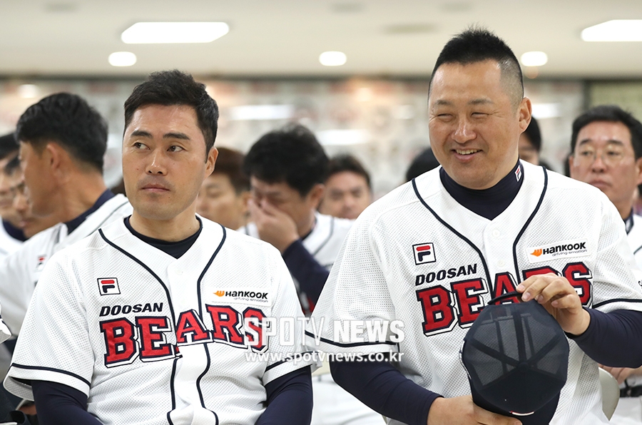 [포토S] 조성환-조인성 코치, '두산 유니폼 아직은 어색해'