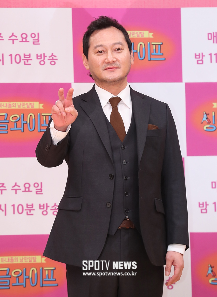 [포토S] 포즈 취하는 배우 정만식