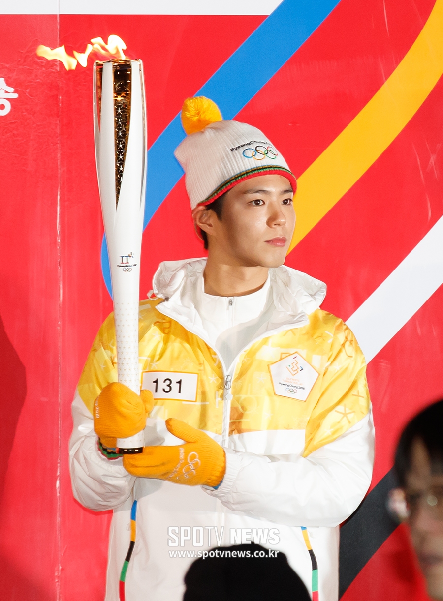 [포토S] 박보검, 불타는 성화와 함께