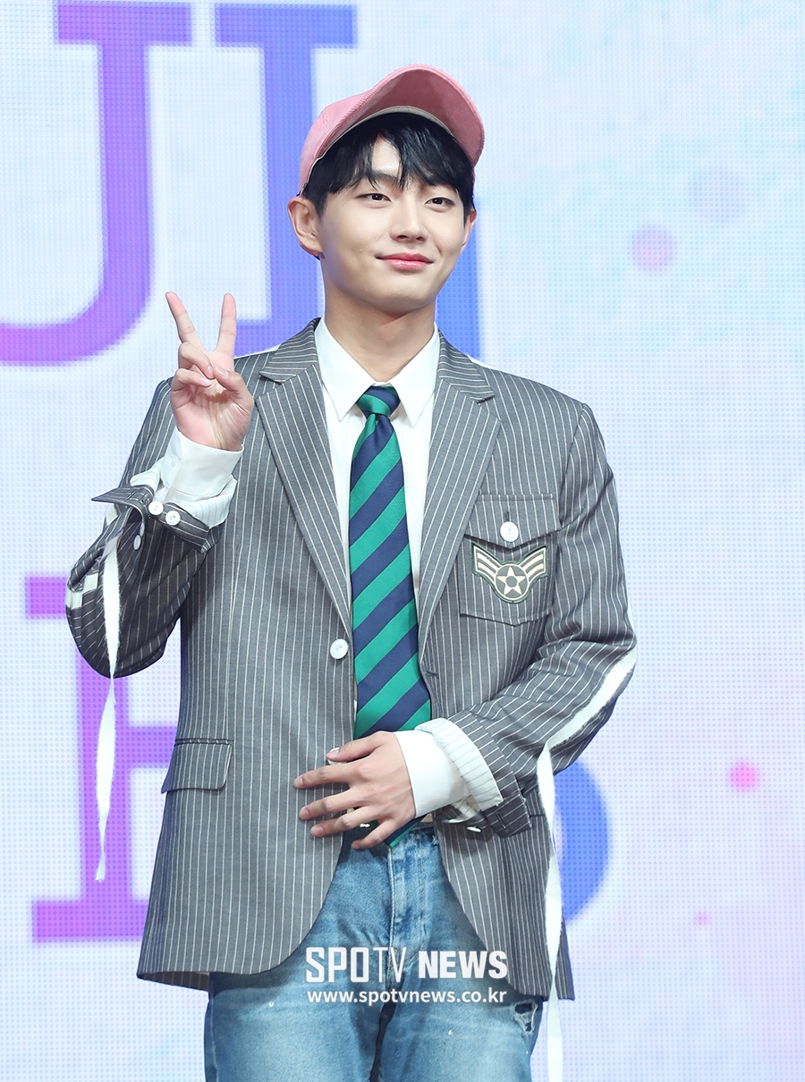 [포토S] JBJ 김용국, 발랄한 패션 뽐내며