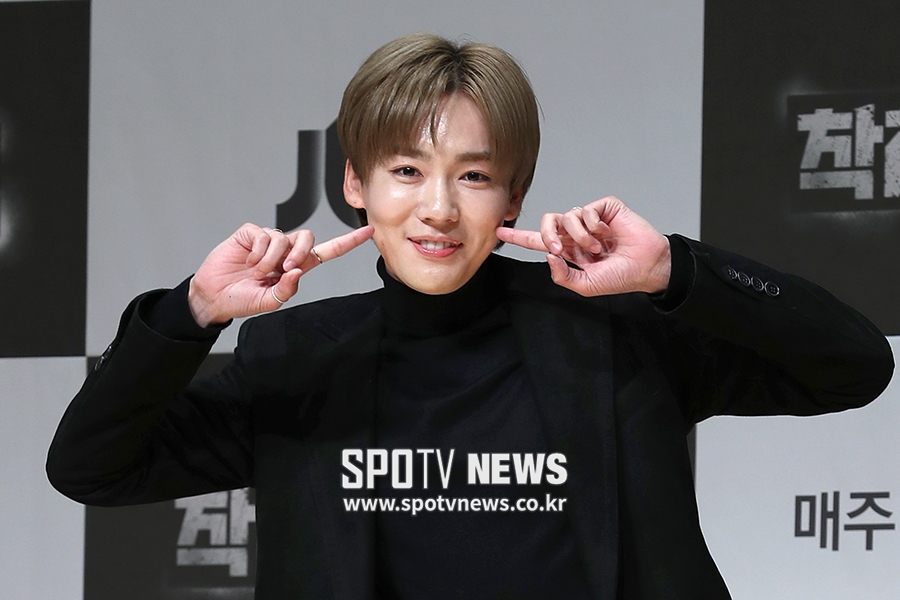 [포토S] 위너 김진우, '예쁘게 볼 콕콕~'