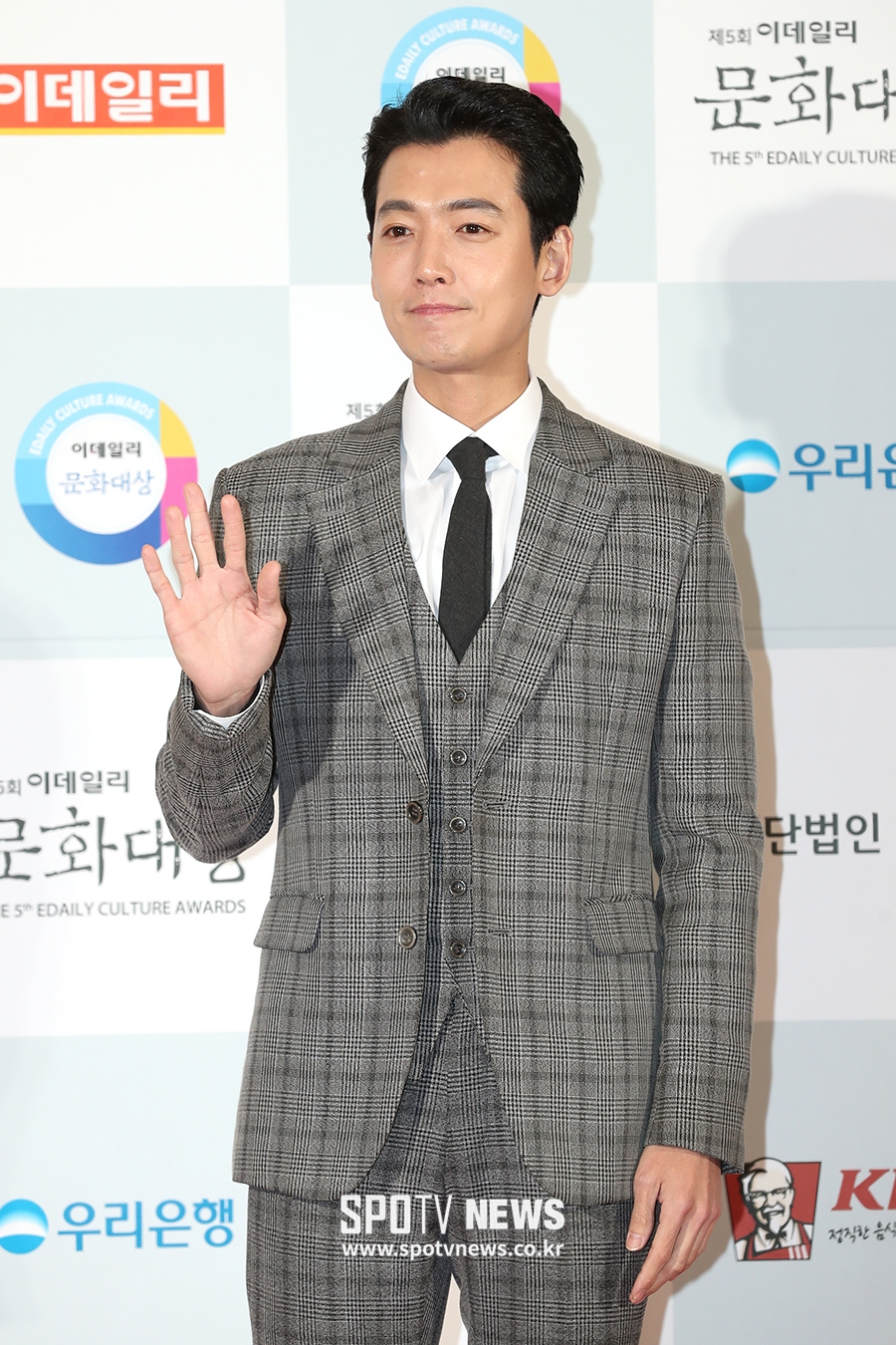 [포토S] 정경호, 슬기로운 손인사