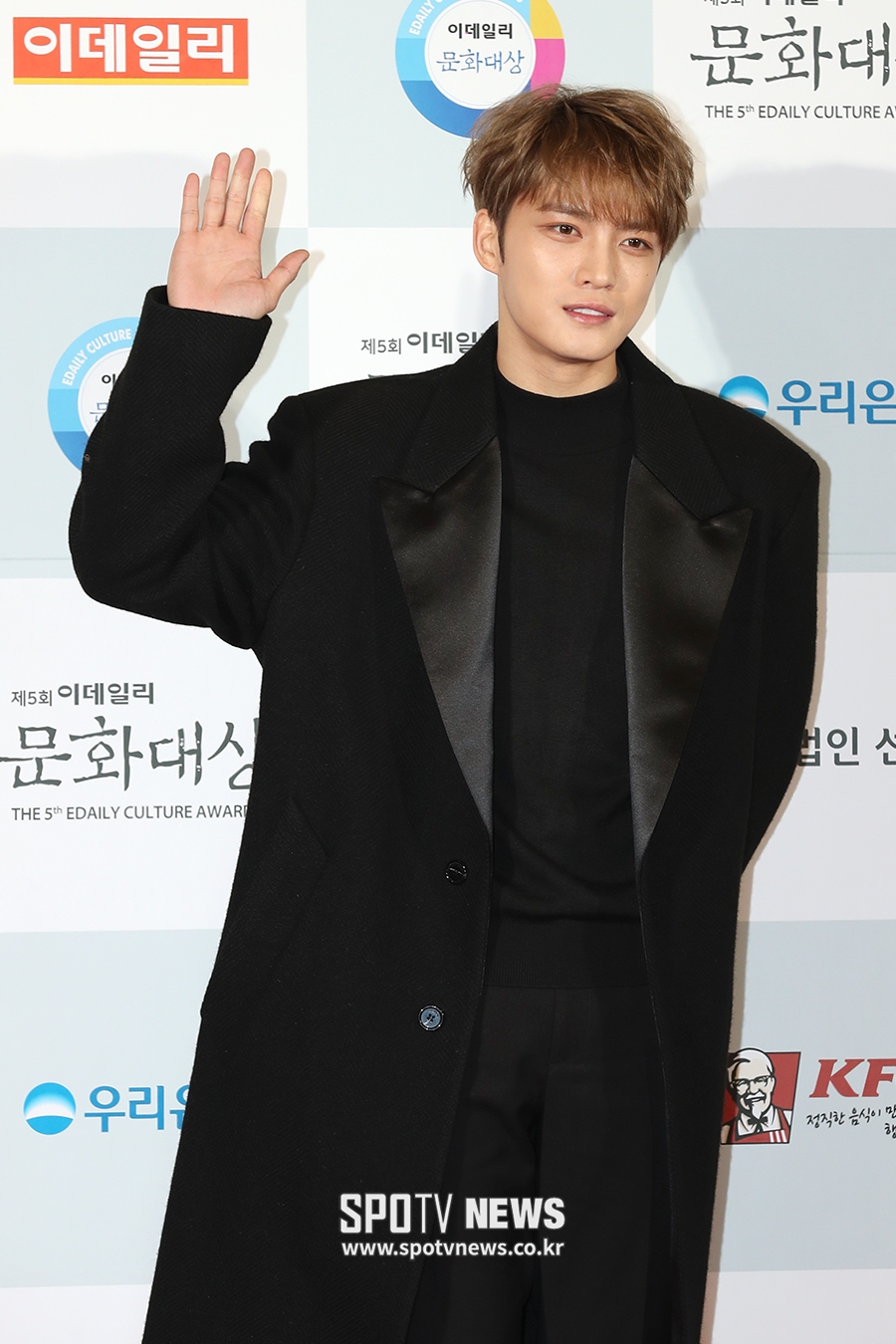 [포토S] 김재중, 손인사도 폼나게