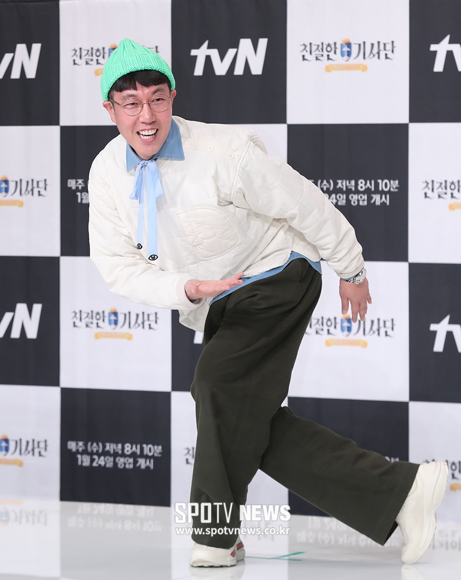 [포토S] 김영철, '친절하게 모시겠습니다'
