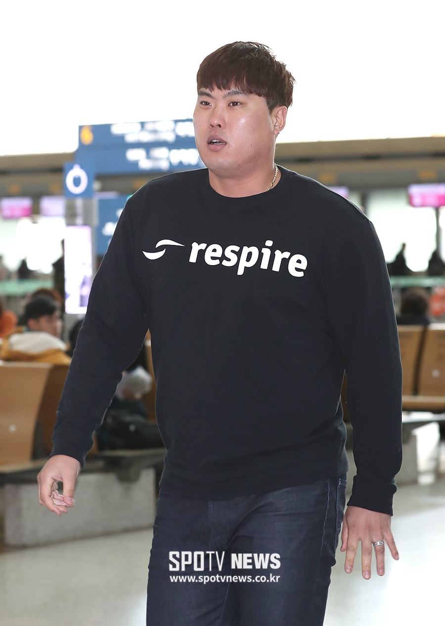 [포토S] 여섯 번째 시즌 준비 위해 출국하는 류현진
