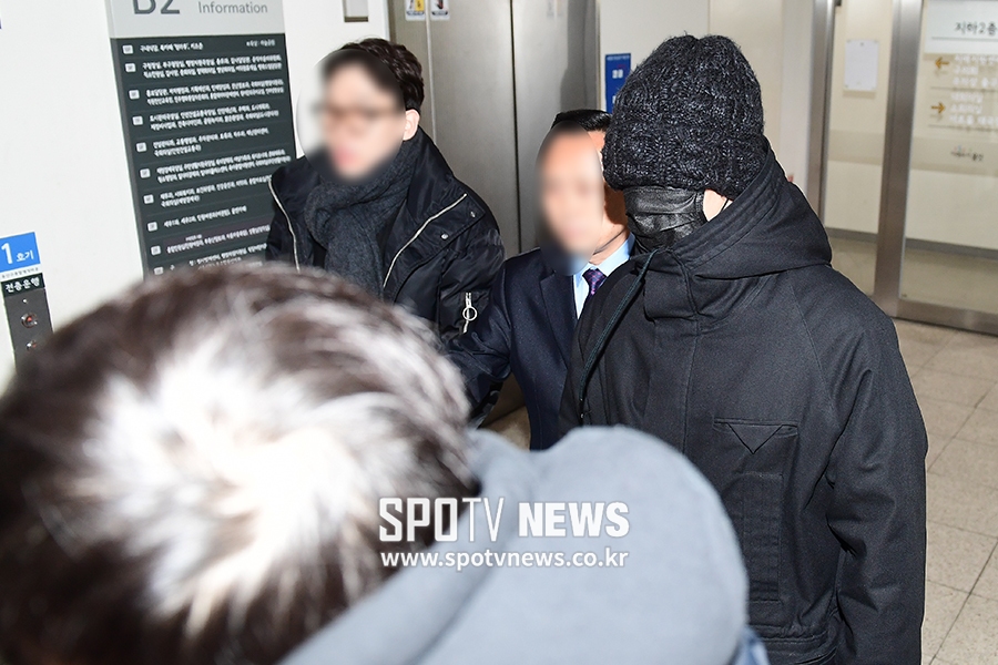[포토S] 탑, 용산구청 직원 경호 받으며 첫 출근
