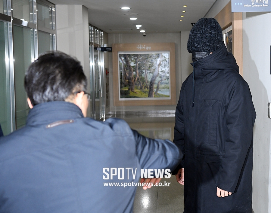[포토S] 탑, '숨고만 싶어라'