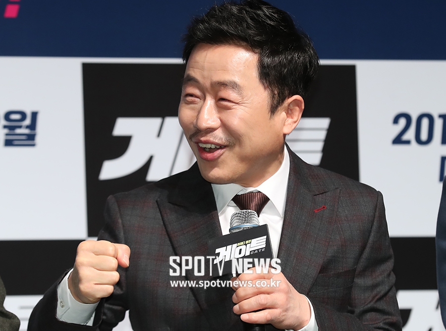 [포토S] 이문식, 복근 노출 공약