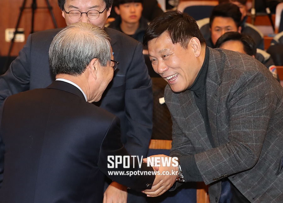 [포토S] 정운찬 커미셔너와 악수하는 허구연 위원