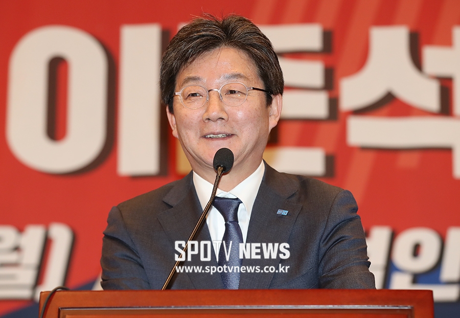 [포토S] 축사하는 유승민 대표