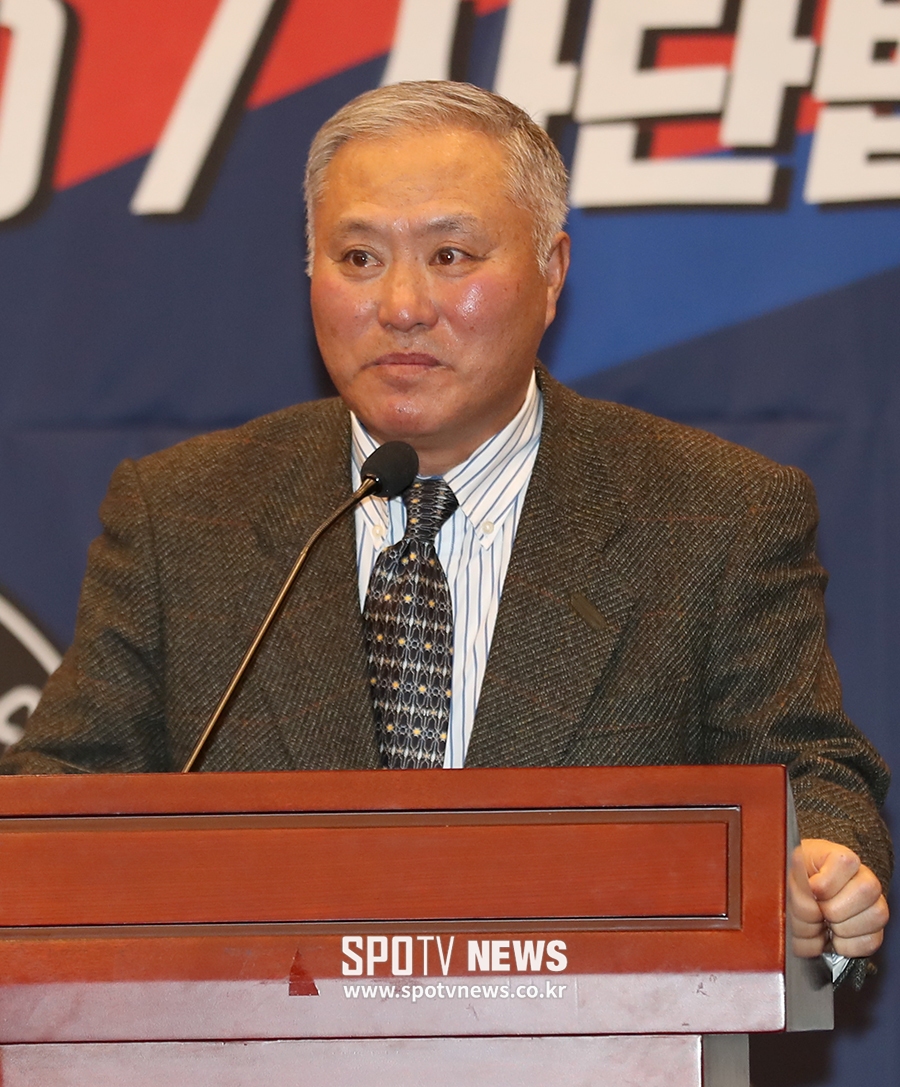 [포토S] 축사하는 김인식 연천 미라클 감독