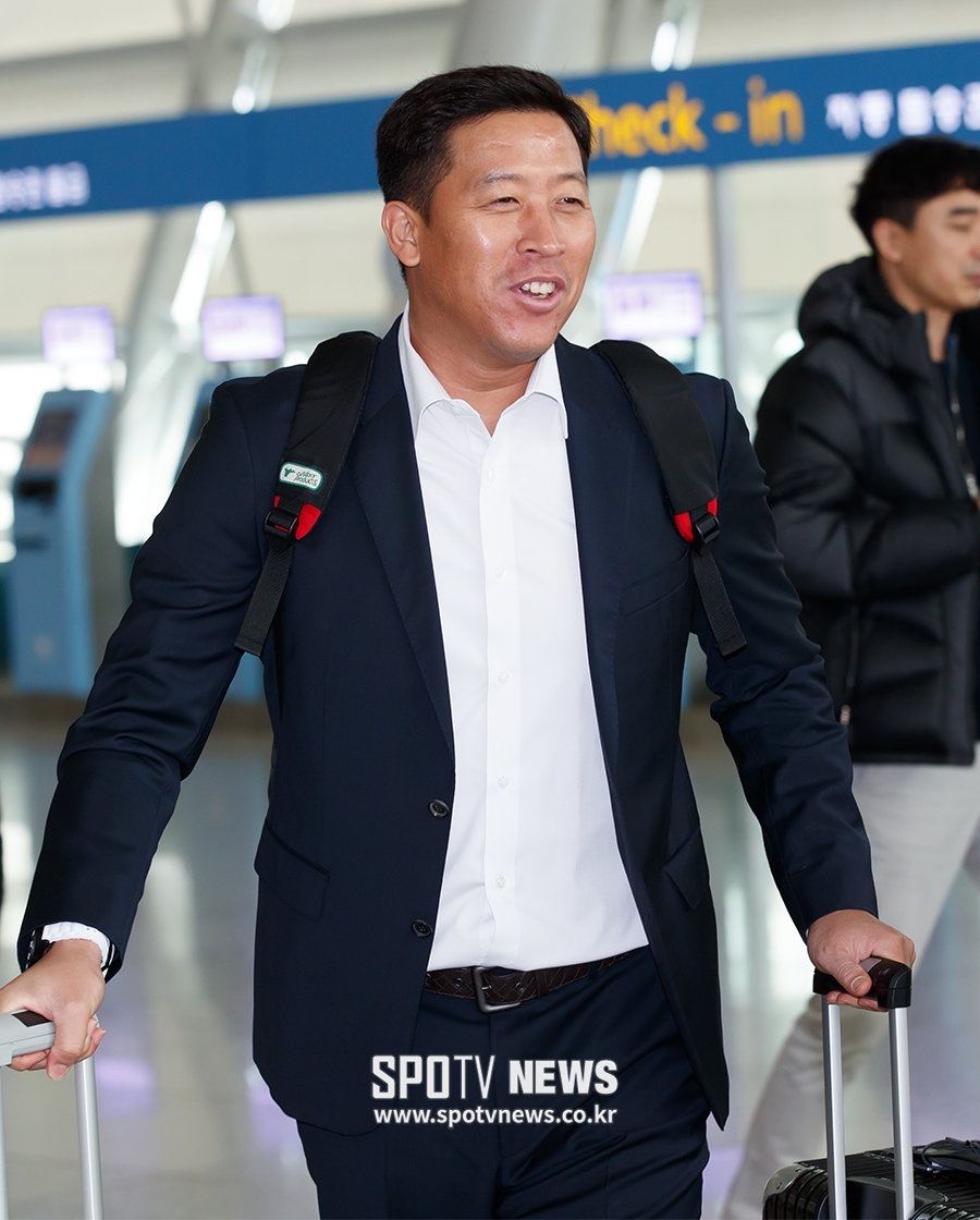 [포토S] 이병규, '코치로서 첫 전지훈련 떠나요'
