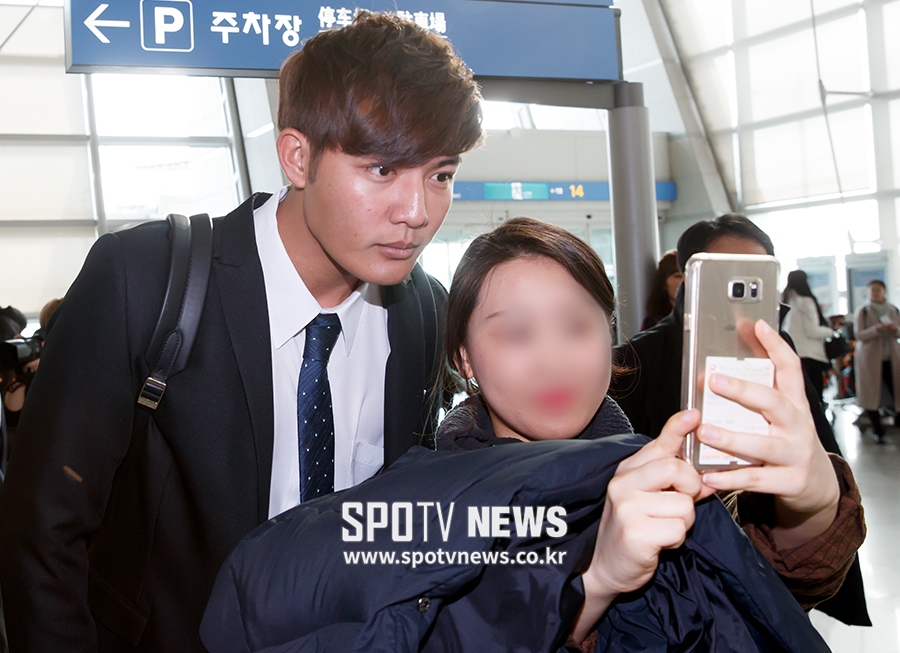 [포토S] 왕웨이중, 벌써부터 인기