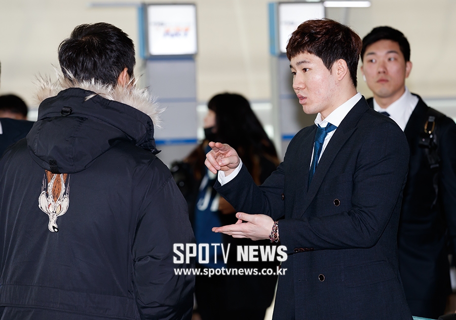 [포토S] 임재철과 이야기하는 박민우