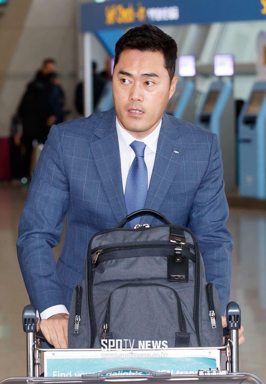 [포토S] 코치 조성환의 첫 발걸음