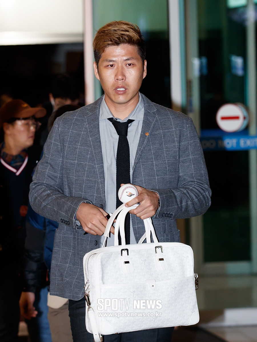 [포토S] 권혁, '오키나와로 출발 합니다'