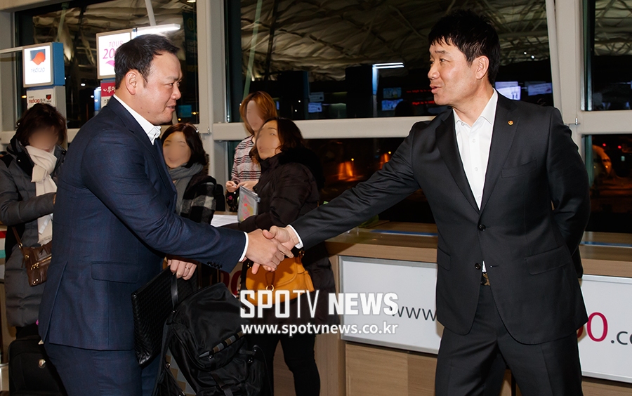 [포토S] 한용덕 감독, '송창식, 잘 해보자'