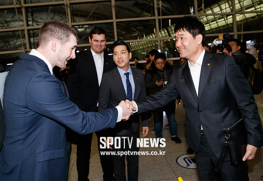 [포토S] 한용덕 감독, '제라드 호잉 반가워'